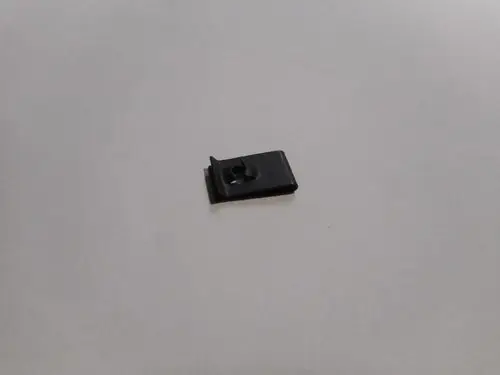 Schwarzes Metallteil auf hellem Hintergrund, das möglicherweise zu einem Produkt von Remeha gehört. Der genaue Verwendungszweck ist nicht ersichtlich.